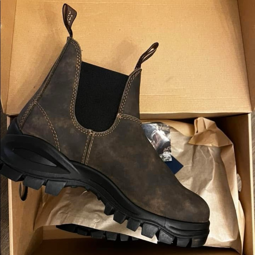 Brand New Blundstone Unisex 2239 Lug Boots